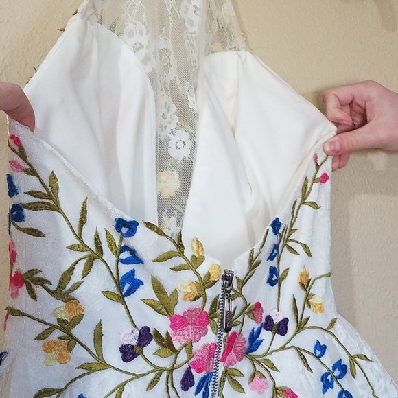 SHERRI HILL WHITE FLORAL LACE PROM DRESS - Picture 12 of 16